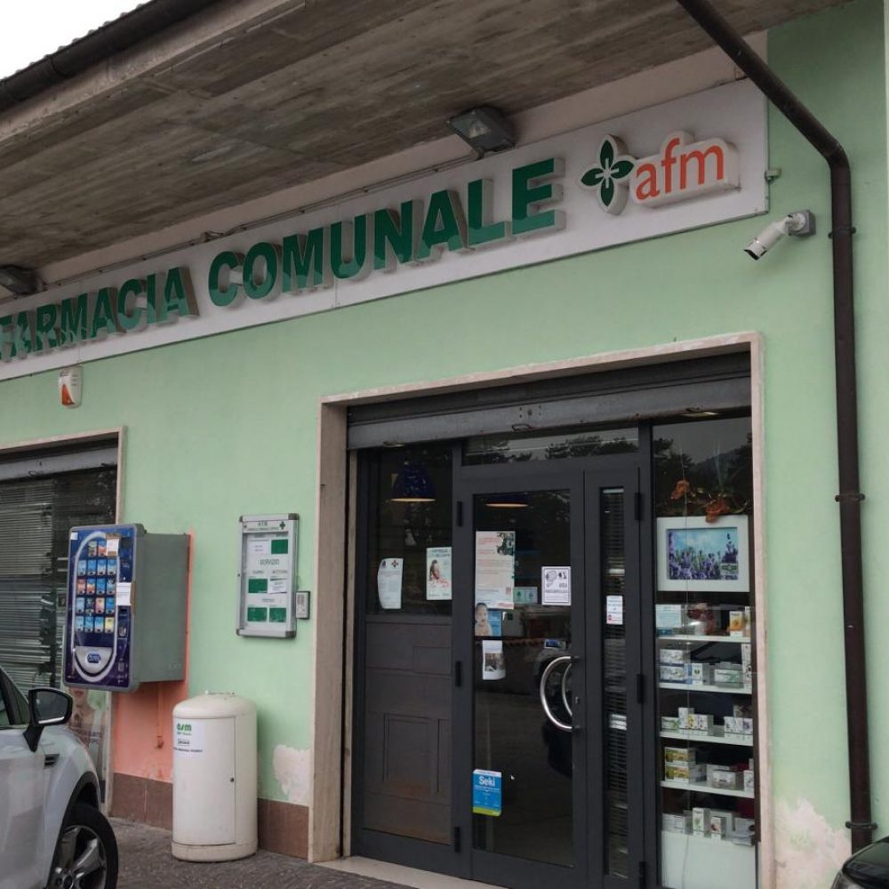 Foto della farmacia coppito dall'esterno